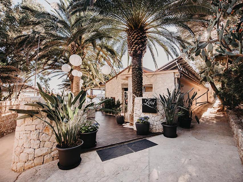 Wine tasting in Hvar reaches new heights at Zori restaurant with its barefoot-luxury dining experience.