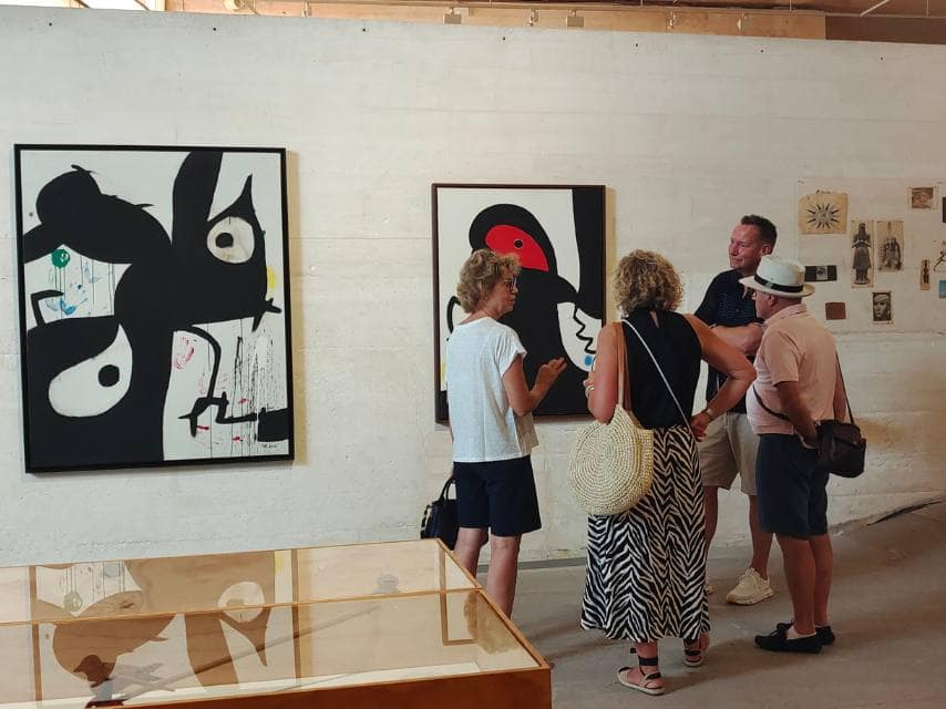 Guests admire Joan Miró artwork during a curated art excursion on their yacht rental, Mallorca