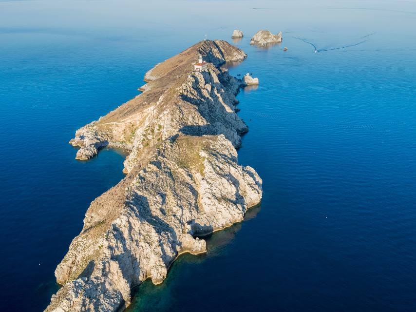 Remote and wild, Palagruža Island is ideal for disconnecting on a quiet Mediterranean destination charter.
