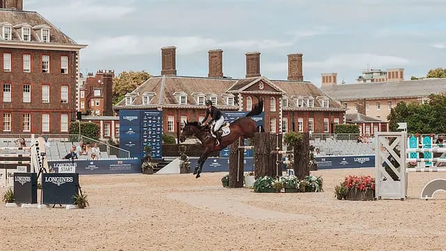 Edmiston supports the Paris Panthers in the 2023 Global Champions League