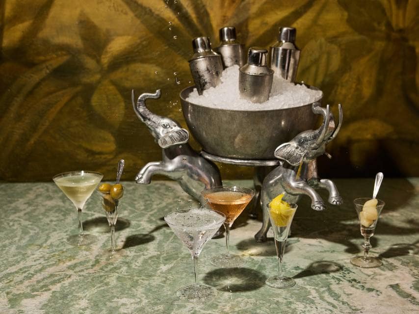 International Miami Boat Show visitors stop at Sunny’s Miami for cocktails and casual networking in style.