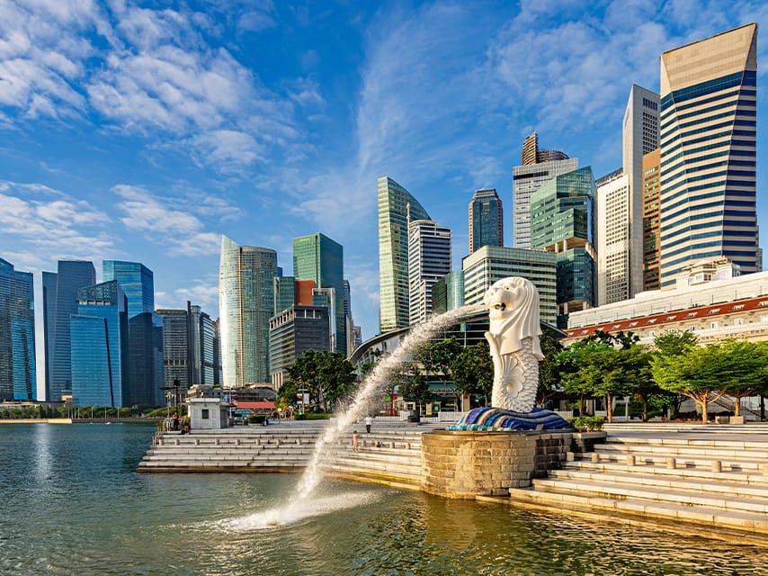 gapore Yachting Festival
Optimised alt text: With a private yacht charter, Singapore offers many beautiful sights to see including this Merlion statue in the downtown harbour.