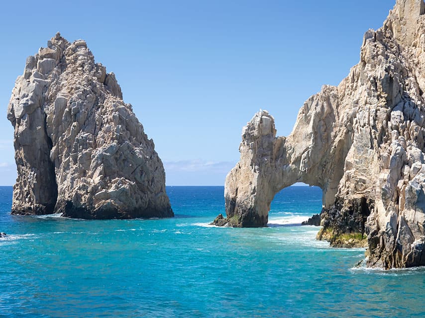 MYBA association destination trends highlight the dramatic rock formations and azure waters of the Sea of Cortez, a 2026 charter hotspot.