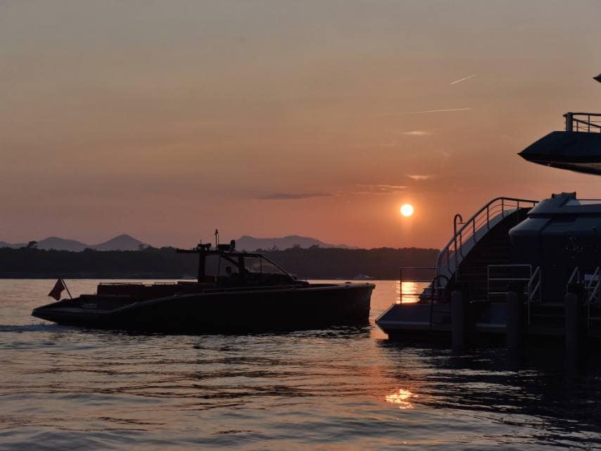 SUNRAYS tender at dawn, ideal for spotting sea life in the Mediterranean Sea in peace.