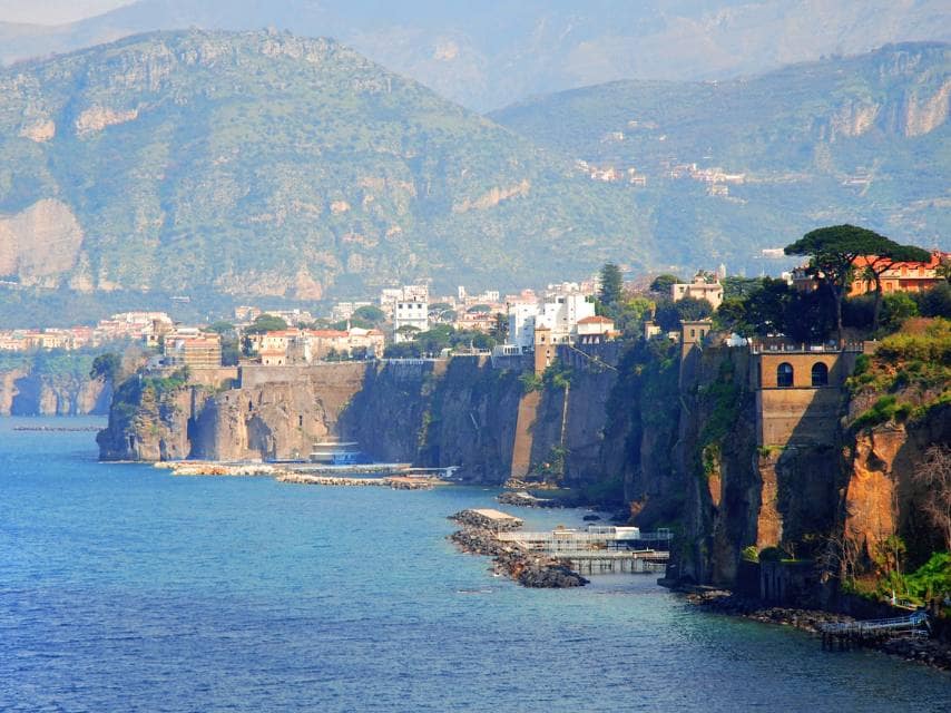 Sorrento dramatic cliffs
