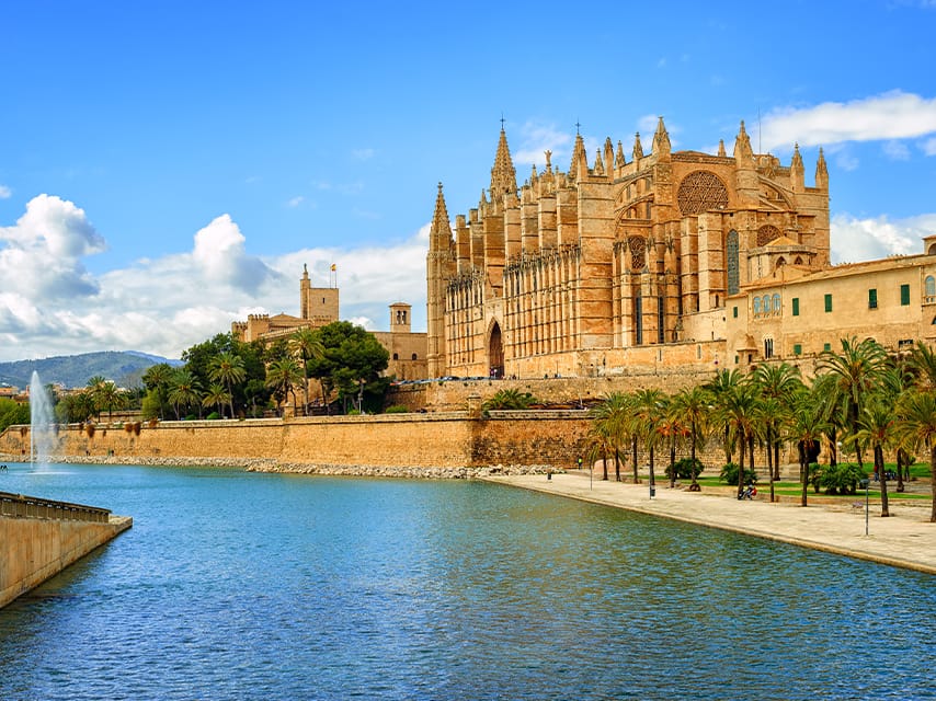 Discover the majestic Catedral de Mallorca with a private tour during the vibrant Palma Boat Show.