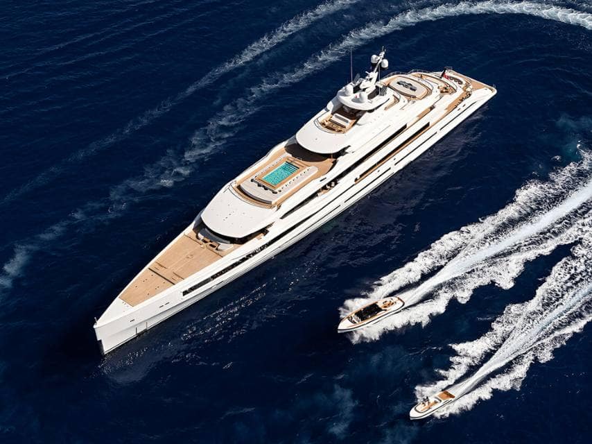 MAR running alongside her tenders