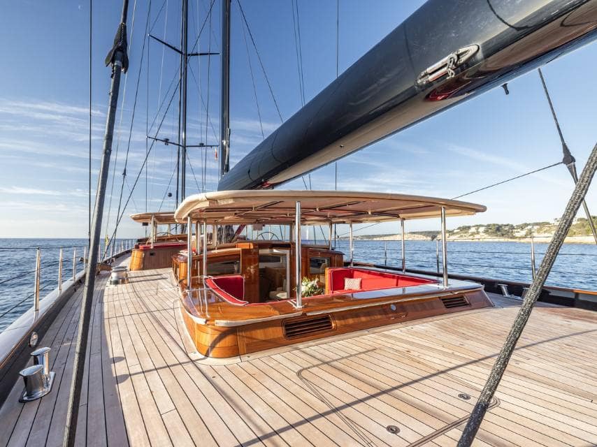 Maximus sailing yacht