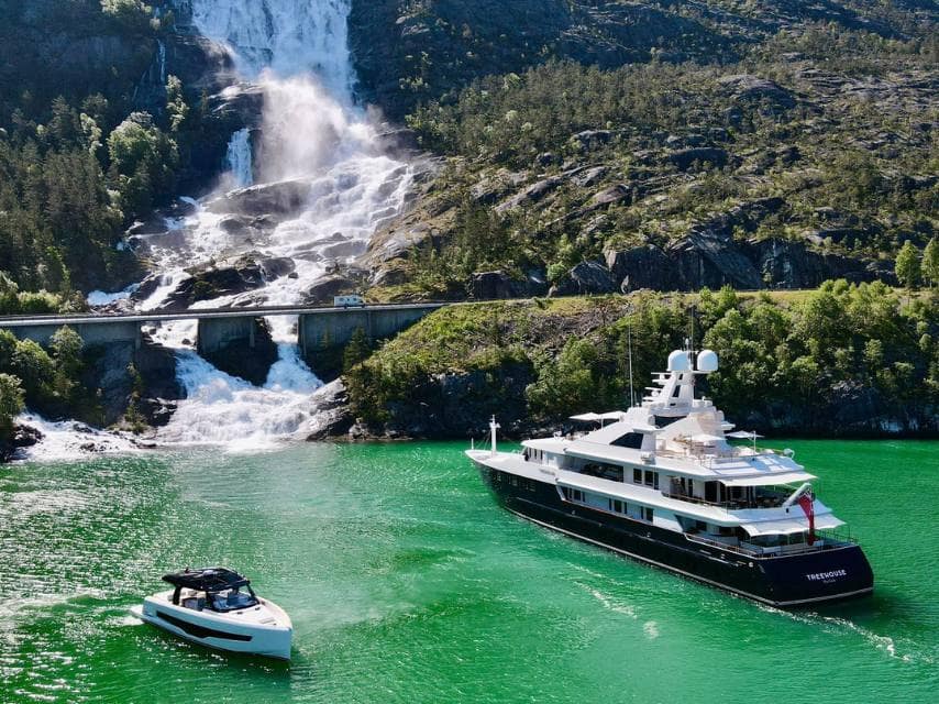TREEHOUSE norwegian superyacht charter