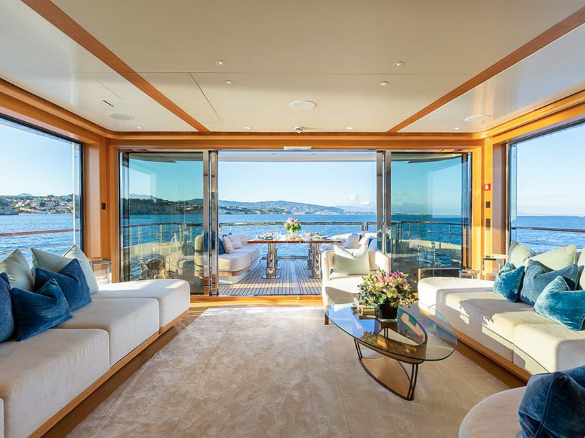SOLIS interior