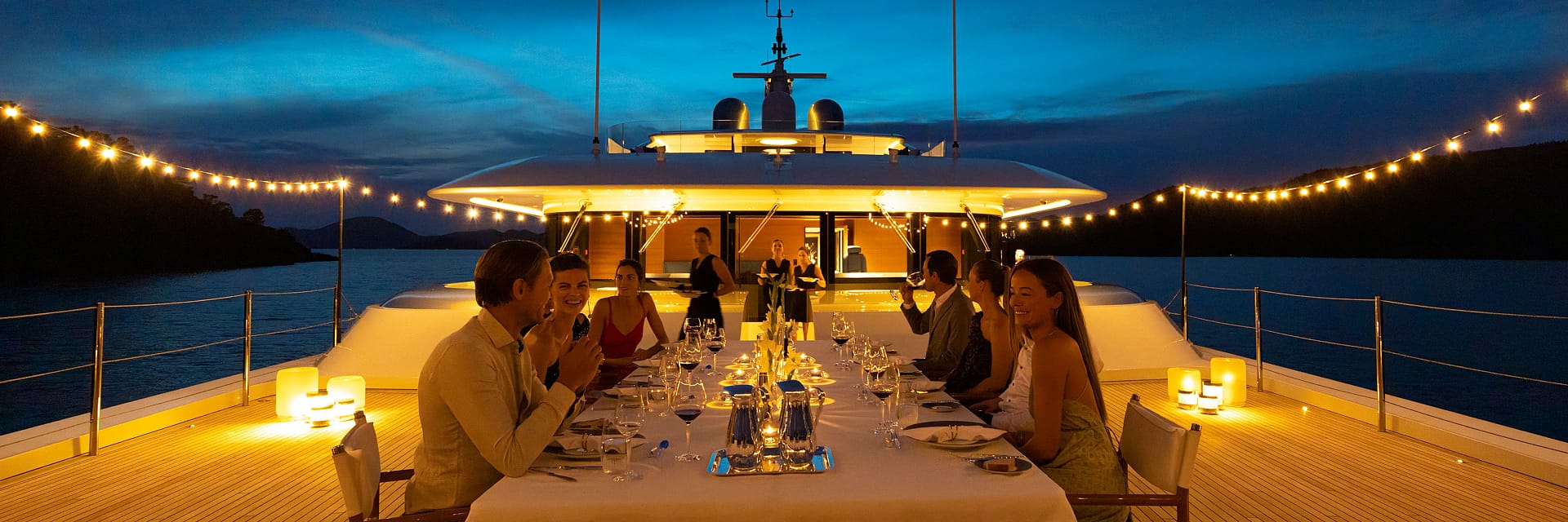 superyacht-arrow-dinner